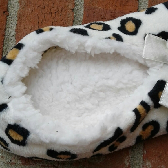 N.Y.A Leopard Print Fleece/Sherpa Slippers - Picture 5 of 5